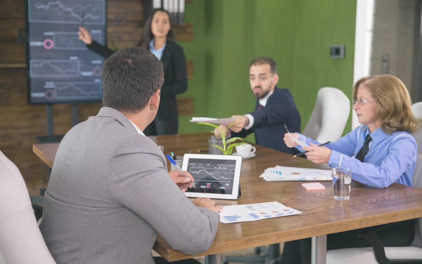 Session de formation en finances avec participants